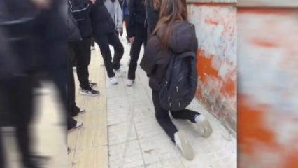 Yine akran zorbalığı! &Ouml;nce d&ouml;vd&uuml;ler sonra diz &ccedil;&ouml;kt&uuml;r&uuml;p &ouml;z&uuml;r dilettiler