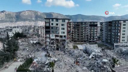 "Zelzele" şiiri y&uuml;rekleri dağladı, g&ouml;zyaşları sel oldu