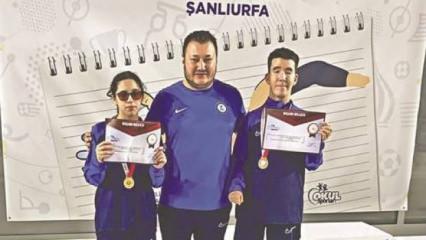 G&ouml;rme engelli imam hatipli &ouml;ğrencilerden y&uuml;zmede &ccedil;ifte T&uuml;rkiye şampiyonluğu