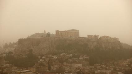 Afrika tozu, Atina'da g&ouml;ky&uuml;z&uuml;n&uuml; sarıya boyadı