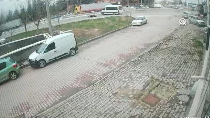 Afyonkarahisar'da bir kişinin &ouml;ld&uuml;ğ&uuml; kaza g&uuml;venlik kamerasında