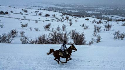 Aziziye Tabyaları karla kaplandı: Doğa ve tarih i&ccedil;inde atlı gezinti keyfi
