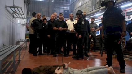 Ben-Gvir'den silahlı "ziyaret": Baskın yapıp Filistinli mahkumları aşağıladı