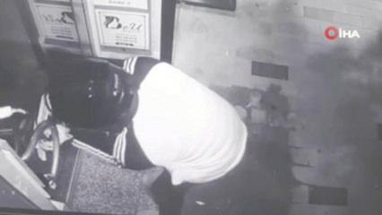 Bakırk&ouml;y'de iş merkezi kapısına el bombası bantlayıp ka&ccedil;tılar