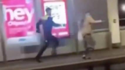 Baş&ouml;rt&uuml;l&uuml; kadını kovalayan Hollandalı polis yere kapaklandı