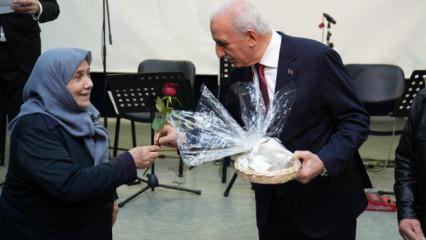 &Uuml;mraniye'de anlamlı program: Bir Yastıkta Kırk Yıl Vefa gecesi