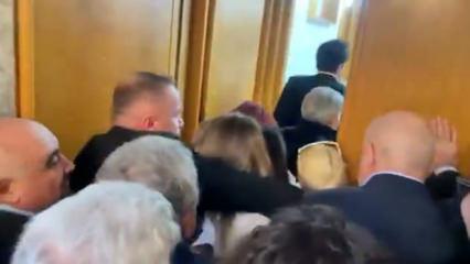 CHP'de grup tıplanbtısı &ouml;ncesinde yer kapma m&uuml;cadelesi herkesi şaşırttı