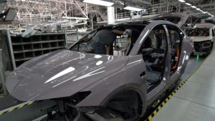 Dev sekt&ouml;r&uuml; kaosa s&uuml;r&uuml;kl&uuml;yordu: Maliyetin altına satış yasaklandı