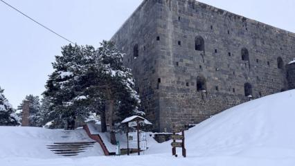 Aziziye Tabyaları karla kaplandı: Doğa ve tarih i&ccedil;inde atlı gezinti keyfi