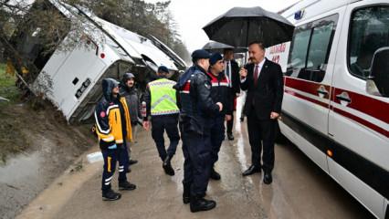 Isparta'da cezaevi ring aracı devrildi: 3 yaralı