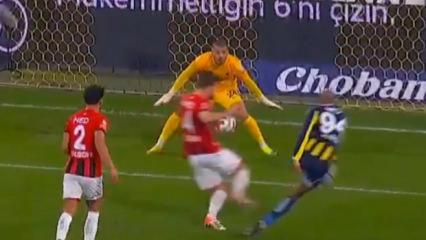 Kadık&ouml;y'de VAR devrede! Penaltı kararı verildi