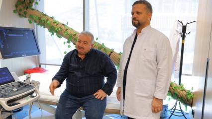 Kahramanmaraş'ta tekerlekli sandalye ile geldiği hastaneden y&uuml;r&uuml;yerek &ccedil;ıktı