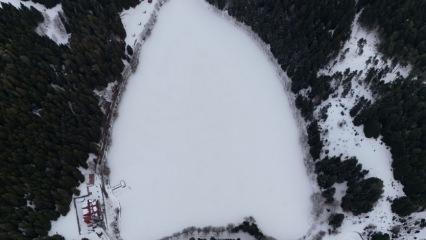 Kış turizminin g&ouml;zdesi Şavşat Karag&ouml;l buzla kaplandı