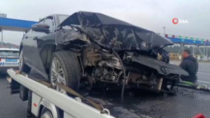 Kuzey Marmara gişelerinde ara&ccedil; bariyerlere &ccedil;arptı! O anlar kamerada