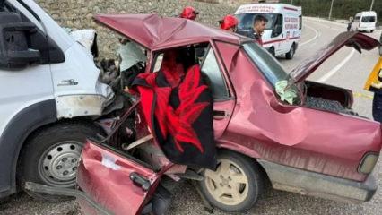 Gen&ccedil; &ccedil;ift korkun&ccedil; kazada &ouml;ld&uuml;!