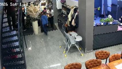 Şefin Heimlich m&uuml;dahalesi bebeği hayata bağladı: İşte o anlar kamerada 