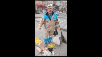 Temizlik g&ouml;revlisinin sokak hayvanlarını besleyenlere s&ouml;zleri b&uuml;y&uuml;k ses getirdi 