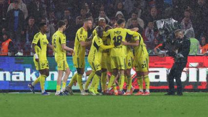 Trabzon'da g&ouml;vde g&ouml;sterisi! 5 goll&uuml; ma&ccedil;ta zafer Fenerbah&ccedil;e'nin