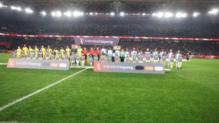 Trabzonspor-Fenerbah&ccedil;e ma&ccedil;ı sonrası isyan! Trib&uuml;nlerde "İstifa" sesleri