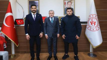 T&uuml;rk g&uuml;reşinin iki efsanesinden Bakan Bak'a ziyaret