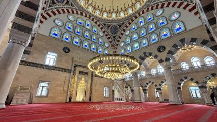 &Uuml;sk&uuml;p Camisi ramazanda kapılarını a&ccedil;ıyor: 3 bin 200 kişilik dev eser