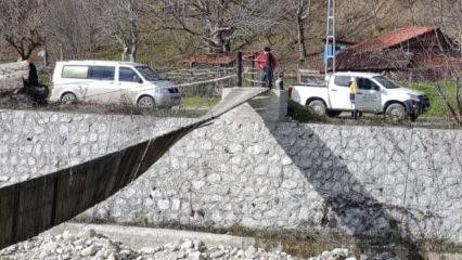 &Uuml;zerinde bulundukları asma k&ouml;pr&uuml;, kuvvetli r&uuml;zgar nedeniyle ters d&ouml;nd&uuml;: 2 yaralı