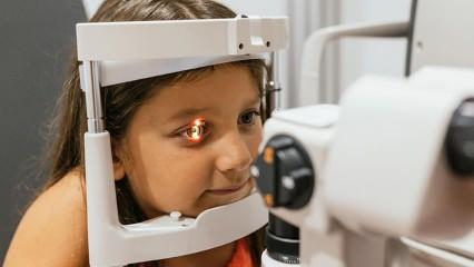 Uzmanından kritik uyarı: Uzun s&uuml;re ekrana bakmak miyop hastalığını artırıyor