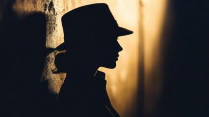 Yunan ordusunda casus krizi: Ağın tepesinde g&ouml;lge kadın var