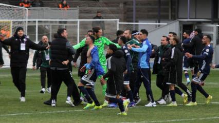 1. Lig ma&ccedil;ında kavga &ccedil;ıktı! Futbolcular birbirine girdi