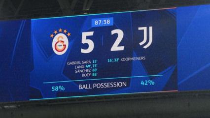 Galatasaray'ın hisseleri u&ccedil;uşa ge&ccedil;ti, Juventus'un hisseleri &ccedil;akıldı