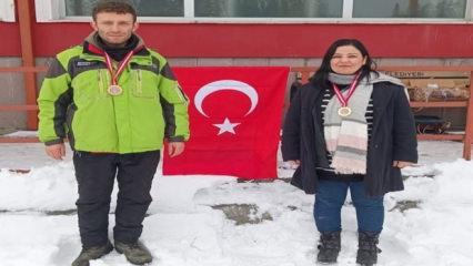 7 yıl &ouml;nce evlendiği &ccedil;ocukluk aşkıyla kazada &ouml;ld&uuml;