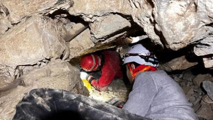 Mağarada nefes kesen kurtarma operasyonu: 5 metreden d&uuml;şt&uuml;, 9 saatte ulaşıldı