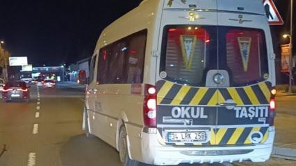 Beşiktaş&rsquo;ta minib&uuml;s şof&ouml;r&uuml;, tartıştığı s&uuml;r&uuml;c&uuml;n&uuml;n aracının &ouml;n&uuml;n&uuml; kesti: O anlar kamerada