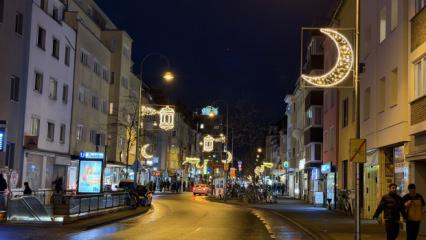 Almanya caddelerinde ramazan ışıltısı: K&ouml;ln ve Frankfurt s&uuml;slendi