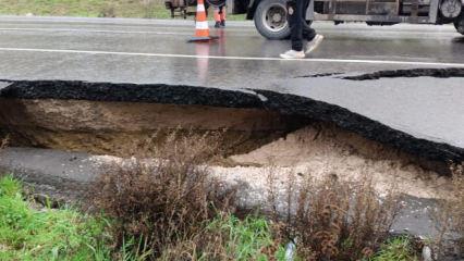 Asfalt yol, sağanak sonrası &ccedil;&ouml;kt&uuml;