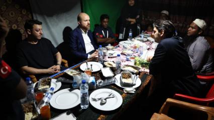 Bilal Erdoğan, ilk iftarını Arakanlı M&uuml;sl&uuml;manlarla birlikte a&ccedil;tı