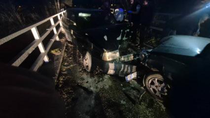 Bursa'da iki otomobil kafa kafaya &ccedil;arpıştı: 3 yaralı