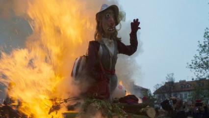 Cadılık iddiası: Anne ve bebeği &ouml;ld&uuml;r&uuml;ld&uuml;