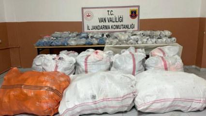 Durdurulan ara&ccedil;tan 3 milyon TL değerinde g&uuml;mr&uuml;k ka&ccedil;ağı eşya &ccedil;ıktı