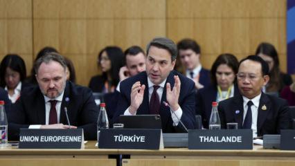 Fransa&rsquo;da kritik mesaj! Bakan Bayraktar: &ldquo;Enerjide en g&uuml;&ccedil;l&uuml; akt&ouml;rlerden biri olacağız'