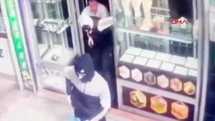 Gaziantep&rsquo;te kuyumcu soygunu kamerada