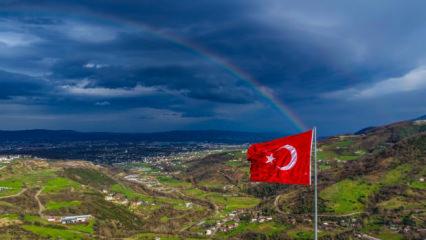 G&ouml;kkuşağı ve T&uuml;rk bayrağı aynı karede buluştu