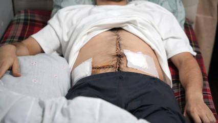 İstanbul'da metro &ccedil;ıkışında dehşet! Yardım etmek istedi 6 yerinden bı&ccedil;aklandı!