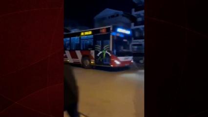 İzmir'de bir grup şehir eşkıyası &ccedil;ocuk otob&uuml;slere taş yağdırdı