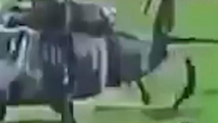 Kolombiya'da mucize kurtuluş kamerada: Helikoptere yıldırım &ccedil;arptı