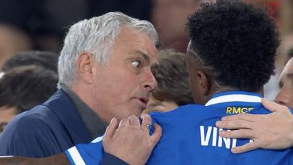 Dev ma&ccedil;a ırk&ccedil;ı tezah&uuml;rat engeli! Sahayı terk etti