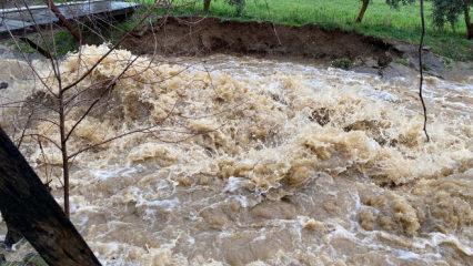 Manisa'da dereler taştı; tarım arazileri su altında kaldı