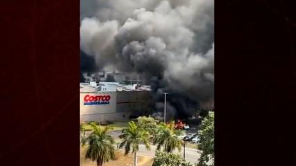 Meksika'da &uuml;lke karıştı: Kartel &uuml;yeleri havalimanını bastı