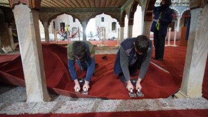 Mimar Sinan'ın 'ustalık eseri' Selimiye'ye metrekaresinde 729 bin ilmekli &ouml;zel halı!