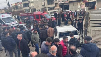 Otomobil park halindeki ara&ccedil;lara &ccedil;arptı: 1&rsquo;i ağır 3 yaralı